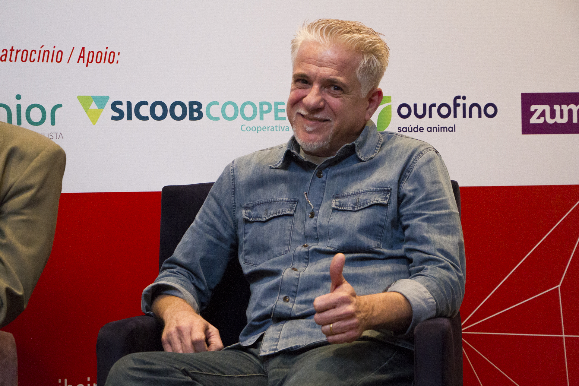 Rogério Bombonatti, consultor financeiro da B. Consultoria, em evento corporativo para startups em São Paulo.